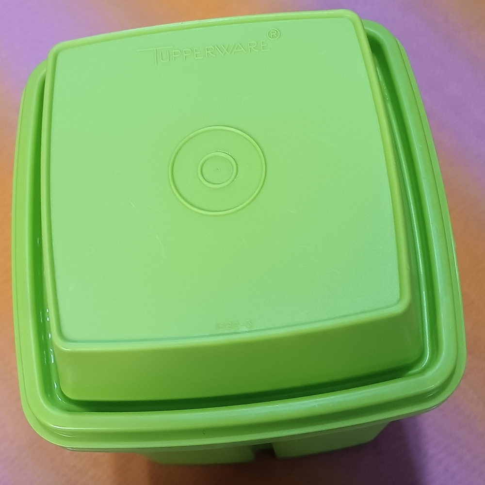 Tupperware Pick-A-Deli Container - Picture 3 of 8